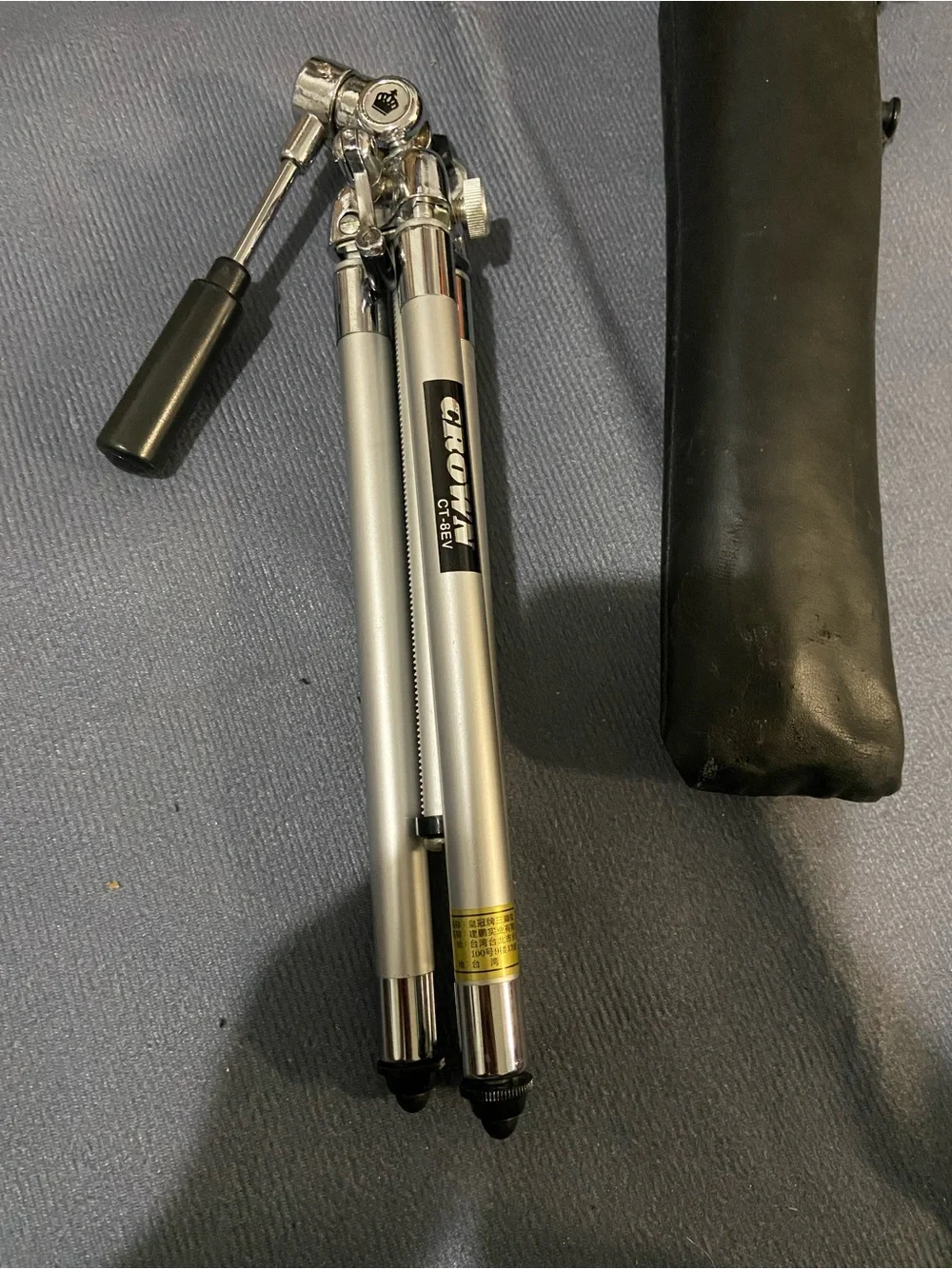 Vintage Crown CT-8EV Telescoping Tripod 11
